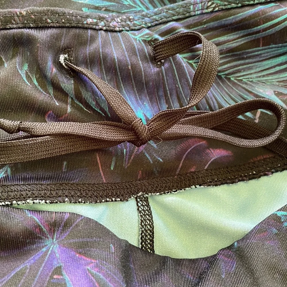 Danskin Now DriMore black purple tropical print cropped workout leggings size XS